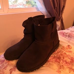 UGGS. NWOT unlined